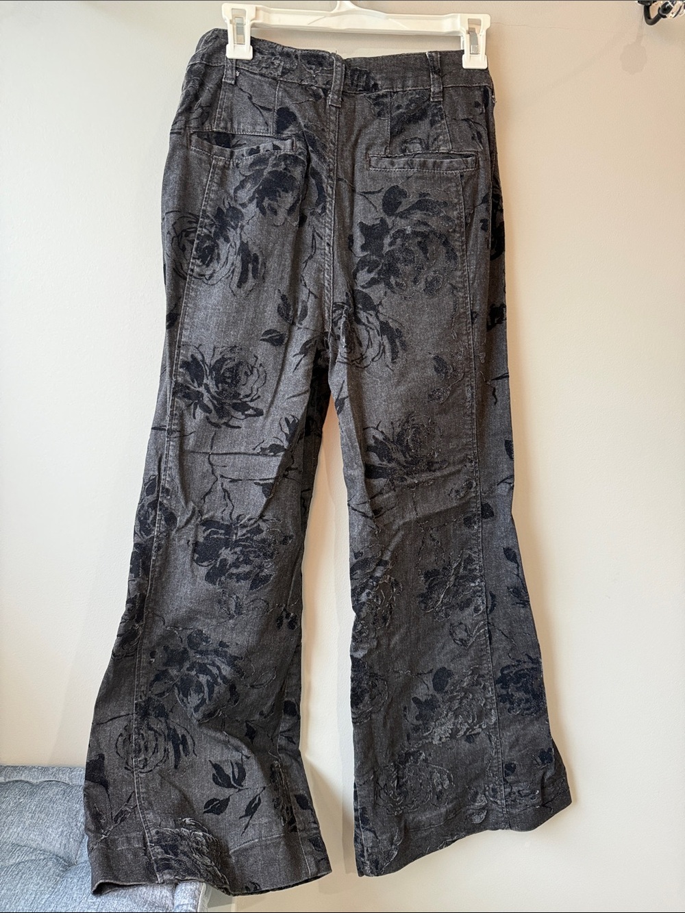 Pilcro Black Jeans with Black Velvet Floral Rose size 29 flare wide leg - Picture 3 of 6